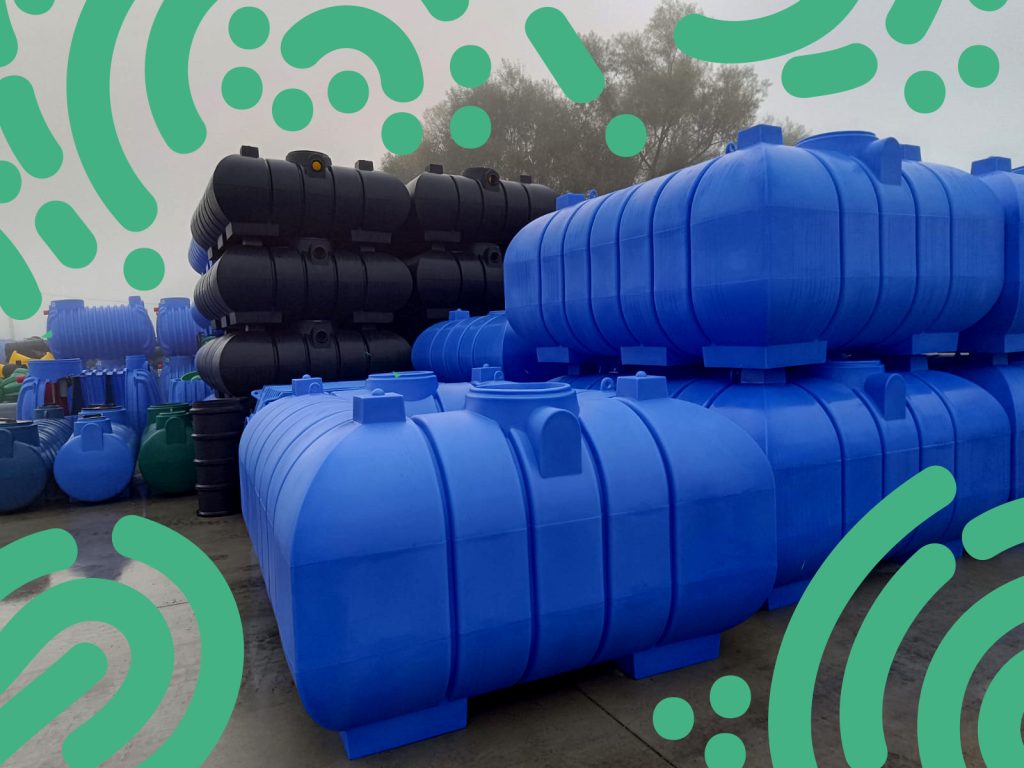 Large HDPE rotomoulded tanks