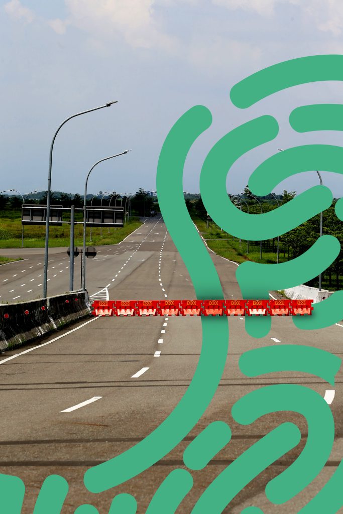 Rotomoulded PE road barriers and traffic separators for temporary traffic management